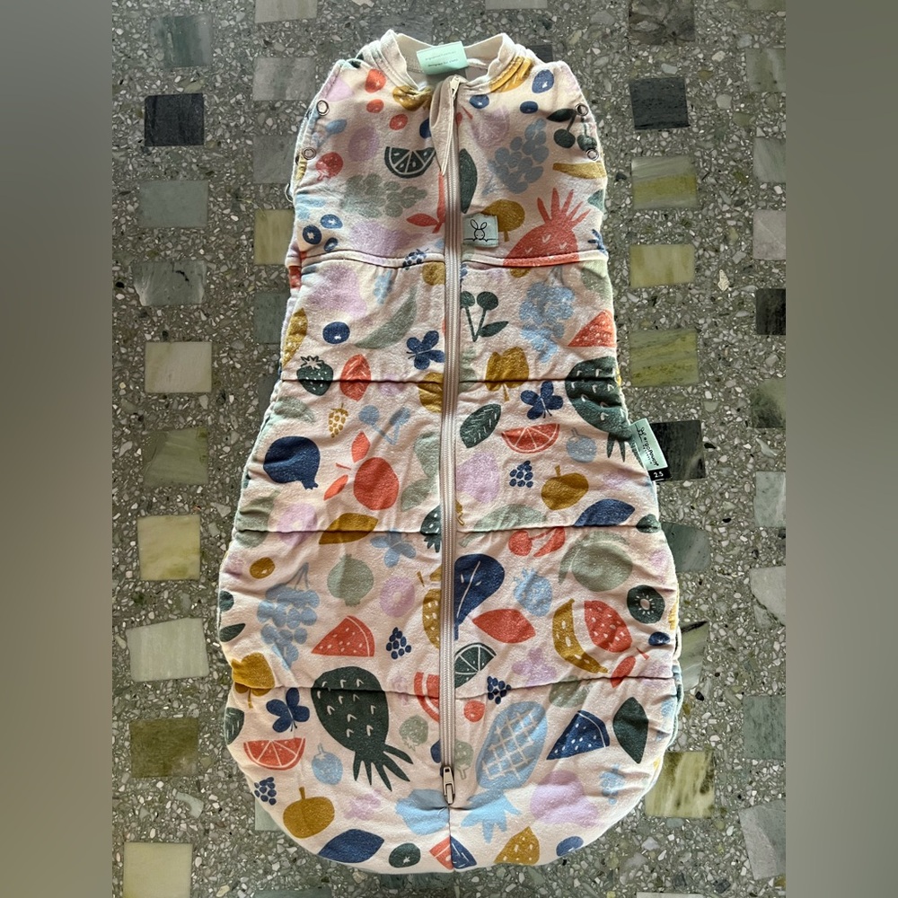 ergoPouch Cocoon Swaddle Sack 2.5 TOG Fruit Salad Size 000 (0–3m)